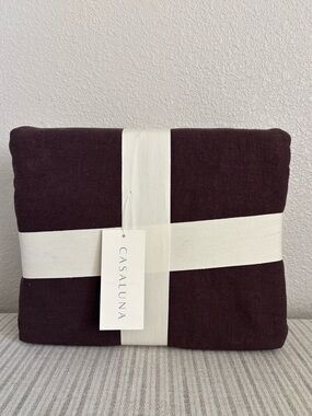 NWT Full/Queen Heavyweight Linen Blend
Duvet Cover & Sham Set Dark Fig Casaluna